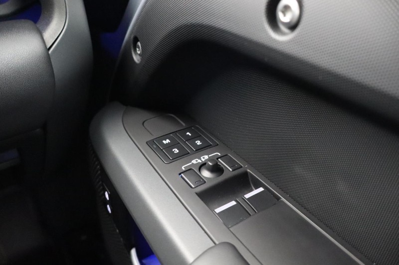 2024 (24) LAND ROVER DEFENDER 3.0 D300 X-Dynamic HSE 90 3dr Auto 5479328