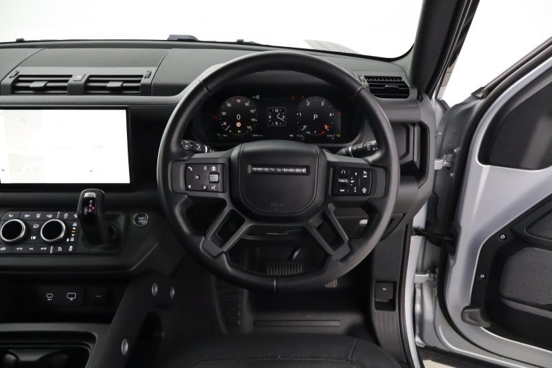 2024 (24) LAND ROVER DEFENDER 3.0 D300 X-Dynamic HSE 90 3dr Auto 5479306