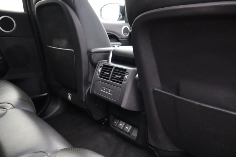 2023 (23) LAND ROVER DISCOVERY 3.0 D300 R-Dynamic HSE 5dr Auto 5494022