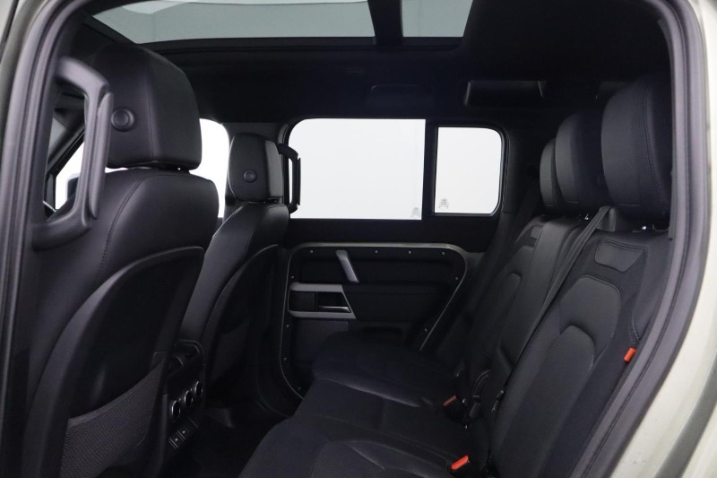 2023 (73) LAND ROVER DEFENDER 3.0 D250 X-Dynamic SE 110 5dr Auto [7 Seat] 5476938