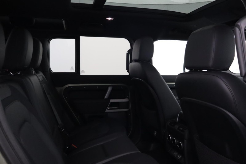 2023 (73) LAND ROVER DEFENDER 3.0 D250 X-Dynamic SE 110 5dr Auto [7 Seat] 5476944