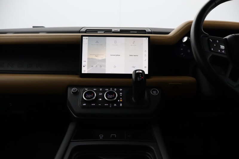 2022 (72) LAND ROVER DEFENDER 3.0 D300 X-Dynamic HSE 130 5dr Auto [8 Seat] 5502231