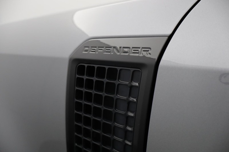 2022 (72) LAND ROVER DEFENDER 3.0 D300 X-Dynamic HSE 130 5dr Auto [8 Seat] 5502226