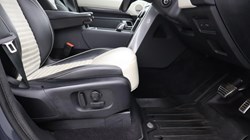 2023 (73) LAND ROVER DISCOVERY 3.0 D300 Metropolitan Edition 5dr Auto 5579704