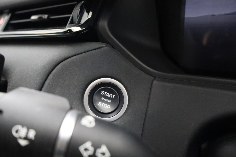 2023 (23) LAND ROVER RANGE ROVER VELAR 2.0 D200 MHEV Dynamic SE 5dr Auto 5532378