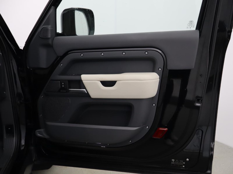 2023 (73) LAND ROVER DEFENDER 3.0 D250 X-Dynamic HSE 90 3dr Auto 5530675