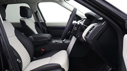 2025 (25) LAND ROVER DISCOVERY 3.0 D350 Metropolitan Edition 5dr Auto 5553663