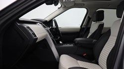 2025 (25) LAND ROVER DISCOVERY 3.0 D350 Metropolitan Edition 5dr Auto 5618196