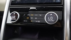 2024 (24) LAND ROVER DISCOVERY 3.0 D300 Dynamic HSE 5dr Auto 5582562