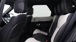 2023 (23) LAND ROVER DISCOVERY 3.0 D300 R-Dynamic SE 5dr Auto 5625900