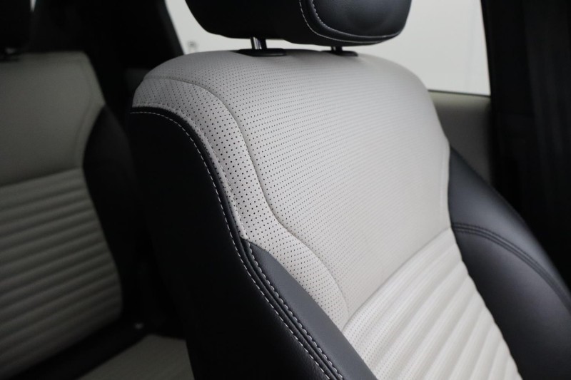 2023 (23) LAND ROVER DISCOVERY 3.0 D300 R-Dynamic SE 5dr Auto 5625950