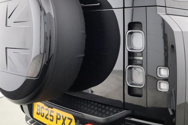 2025 (25) LAND ROVER DEFENDER 5.0 P425 X 110 5dr Auto 5562919