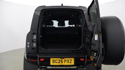 2025 (25) LAND ROVER DEFENDER 5.0 P425 X 110 5dr Auto 5562850