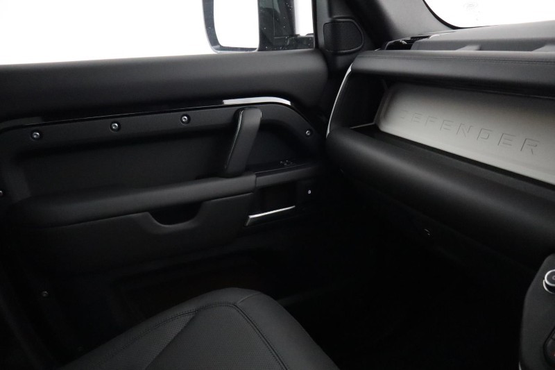 2026 (26) LAND ROVER DEFENDER 3.0 D350 X-Dynamic HSE 130 5dr Auto 5593254