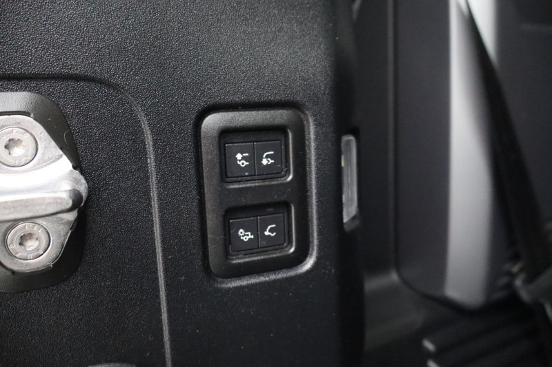 2020 (70) LAND ROVER DEFENDER 2.0 D240 First Edition 110 5dr Auto [7 Seat] 5622248