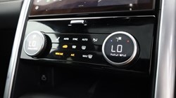 2021 (71) LAND ROVER DISCOVERY 3.0 D300 R-Dynamic HSE 5dr Auto 5596796