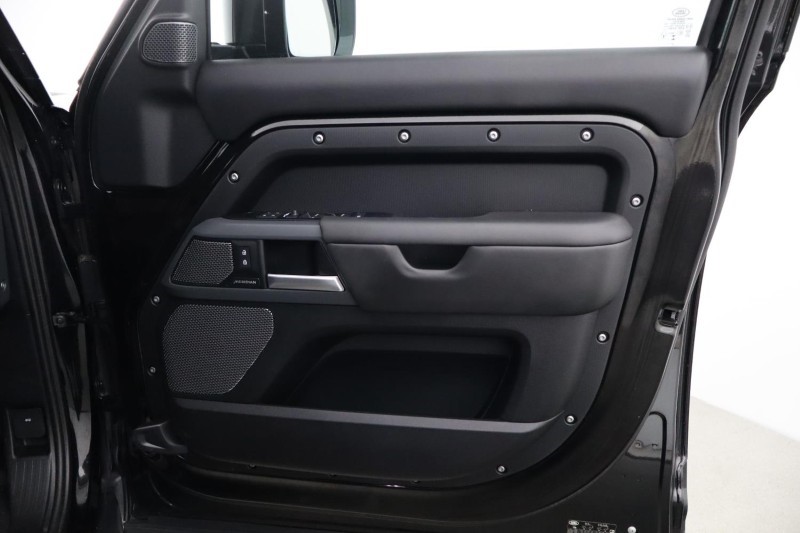 2023 (73) LAND ROVER DEFENDER 3.0 D300 X 110 5dr Auto [7 Seat] 5628763