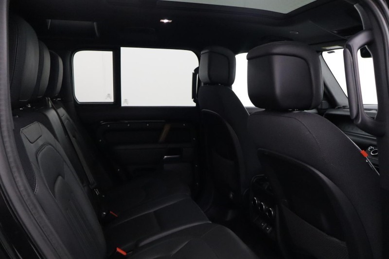 2023 (73) LAND ROVER DEFENDER 3.0 D300 X 110 5dr Auto [7 Seat] 5628743