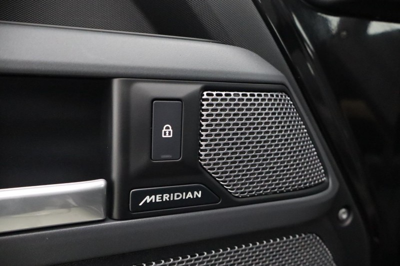 2023 (73) LAND ROVER DEFENDER 3.0 D300 X 110 5dr Auto [7 Seat] 5628877