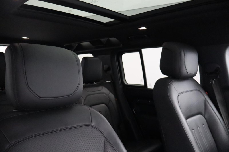 2023 (73) LAND ROVER DEFENDER 3.0 D300 X 110 5dr Auto [7 Seat] 5628765