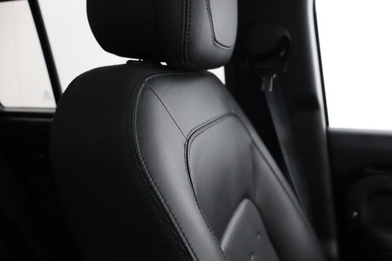 2023 (73) LAND ROVER DEFENDER 3.0 D300 X 110 5dr Auto [7 Seat] 5628787