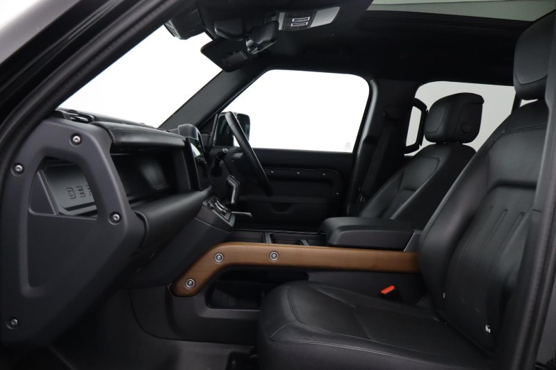 2023 (73) LAND ROVER DEFENDER 3.0 D300 X 110 5dr Auto [7 Seat] 5628873