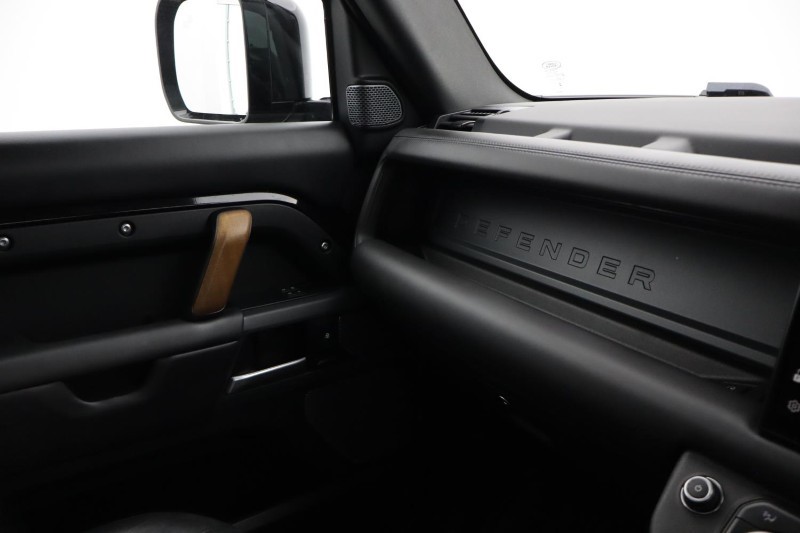2023 (73) LAND ROVER DEFENDER 3.0 D300 X 110 5dr Auto [7 Seat] 5628786