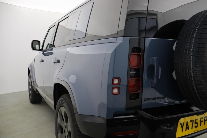 2026 (75) LAND ROVER DEFENDER 3.0 D250 X-Dynamic SE 110 5dr Auto 5585779