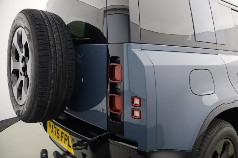 2026 (75) LAND ROVER DEFENDER 3.0 D250 X-Dynamic SE 110 5dr Auto 5585783