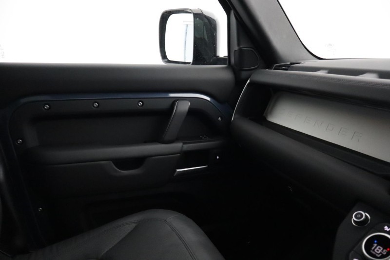 2026 (75) LAND ROVER DEFENDER 3.0 D250 X-Dynamic SE 110 5dr Auto 5585812
