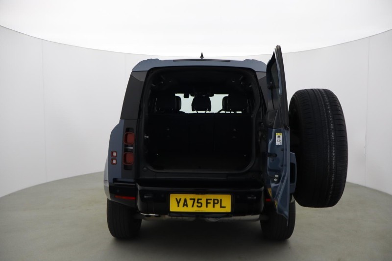 2026 (75) LAND ROVER DEFENDER 3.0 D250 X-Dynamic SE 110 5dr Auto 5585772