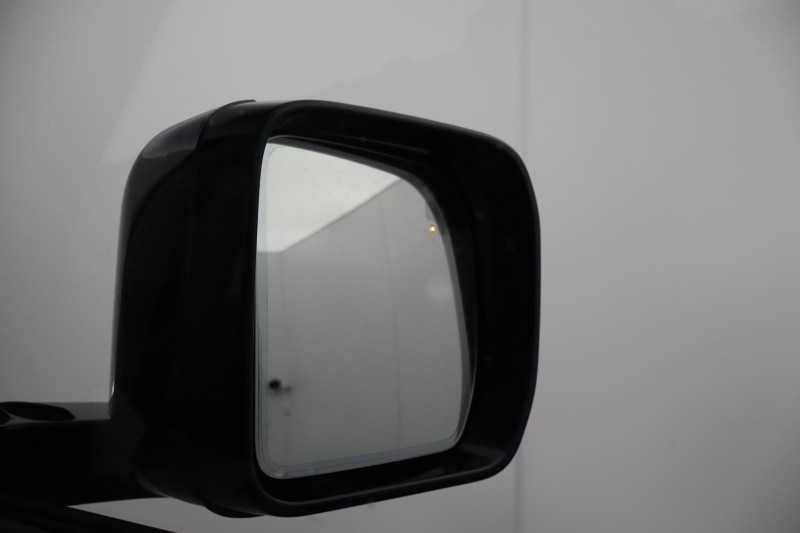 2026 (75) LAND ROVER DEFENDER 3.0 D250 X-Dynamic SE 110 5dr Auto 5585830