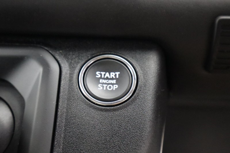 2026 (75) LAND ROVER DEFENDER 3.0 D250 X-Dynamic SE 110 5dr Auto 5596727