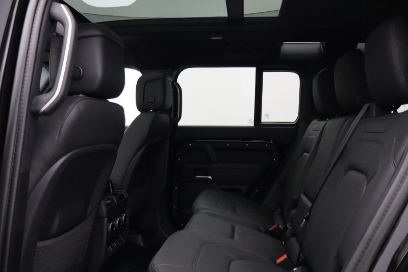 2026 (75) LAND ROVER DEFENDER 3.0 D250 X-Dynamic SE 110 5dr Auto 5597262