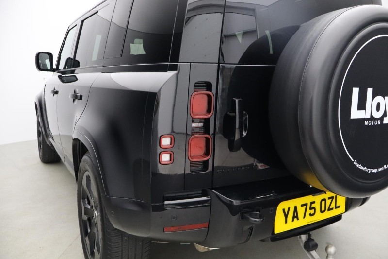 2026 (75) LAND ROVER DEFENDER 3.0 D250 X-Dynamic SE 110 5dr Auto 5596684