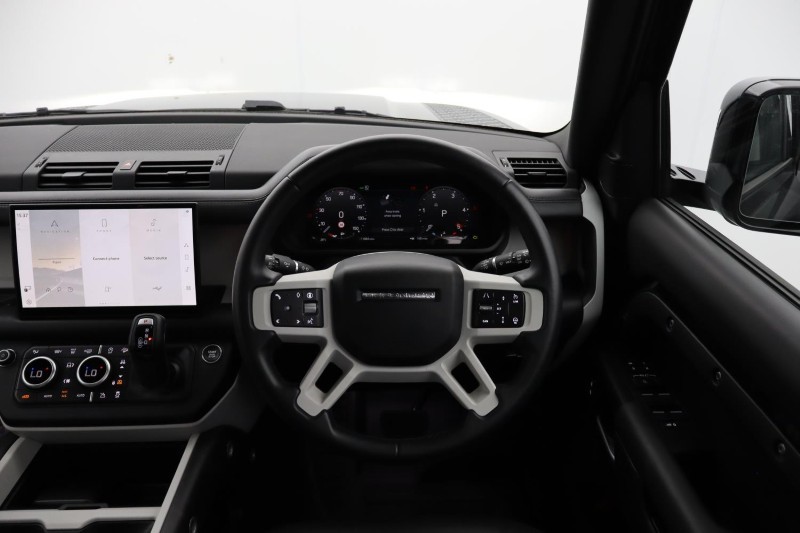 2026 (75) LAND ROVER DEFENDER 3.0 D250 X-Dynamic SE 110 5dr Auto 5596705