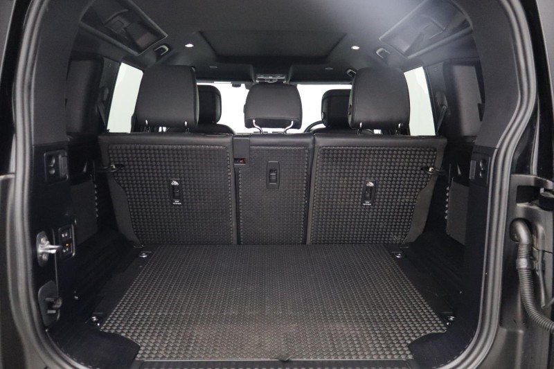 2026 (75) LAND ROVER DEFENDER 3.0 D250 X-Dynamic SE 110 5dr Auto 5596681