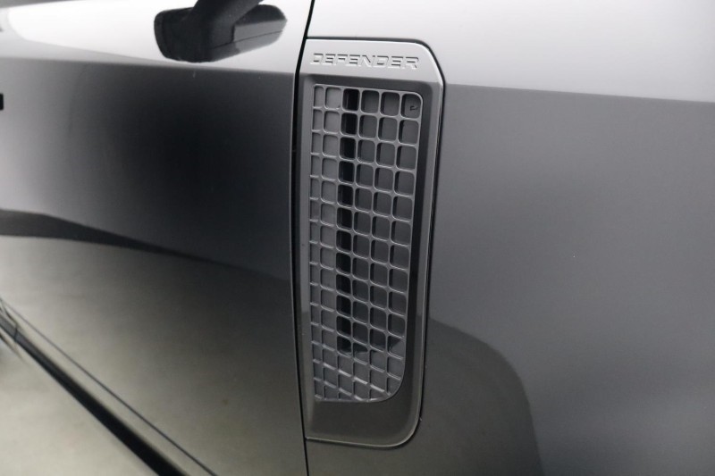 2026 (75) LAND ROVER DEFENDER 3.0 D250 X-Dynamic SE 110 5dr Auto 5596691