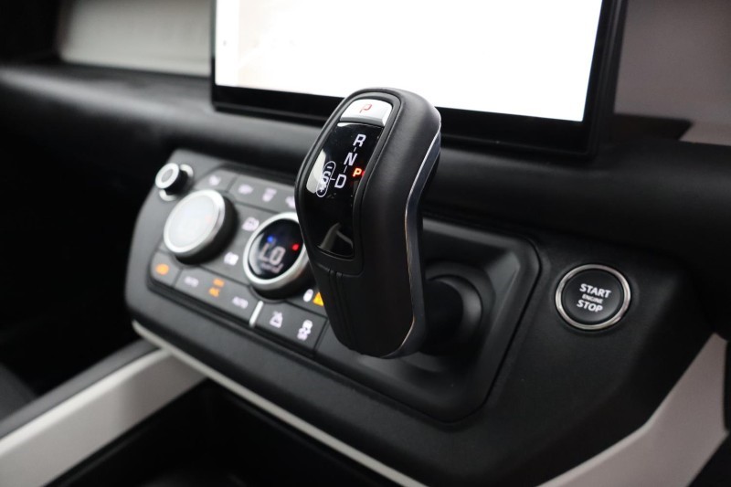 2026 (75) LAND ROVER DEFENDER 3.0 D250 X-Dynamic SE 110 5dr Auto 5596710