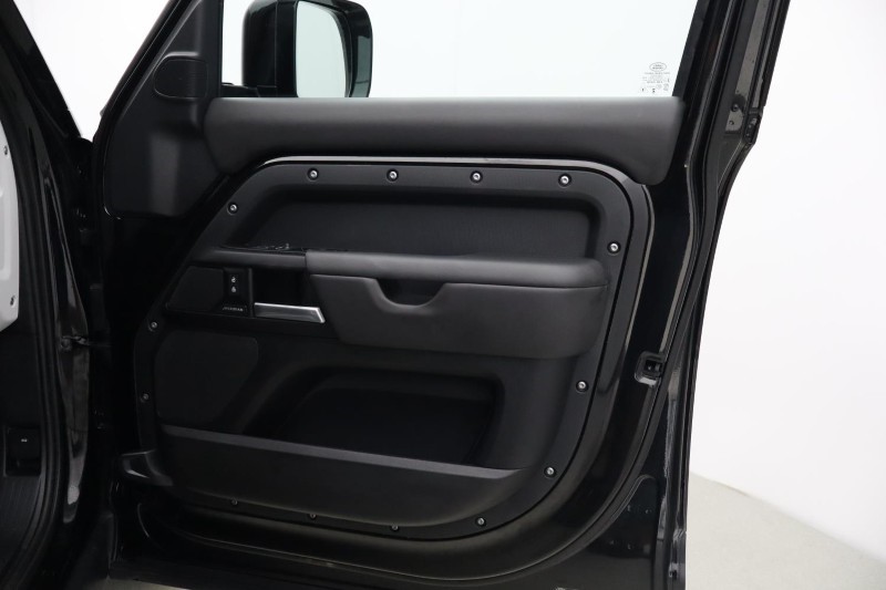 2026 (75) LAND ROVER DEFENDER 3.0 D250 X-Dynamic SE 110 5dr Auto 5596690