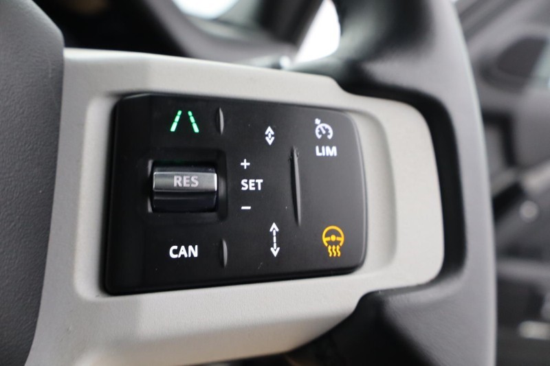 2026 (75) LAND ROVER DEFENDER 3.0 D250 X-Dynamic SE 110 5dr Auto 5596709
