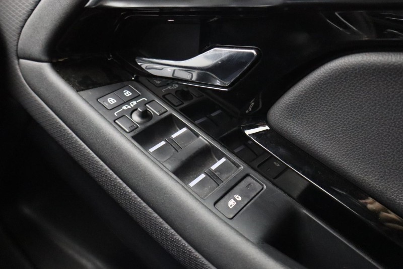 2023 (23) LAND ROVER RANGE ROVER EVOQUE 1.5 P300e R-Dynamic S 5dr Auto 5637928