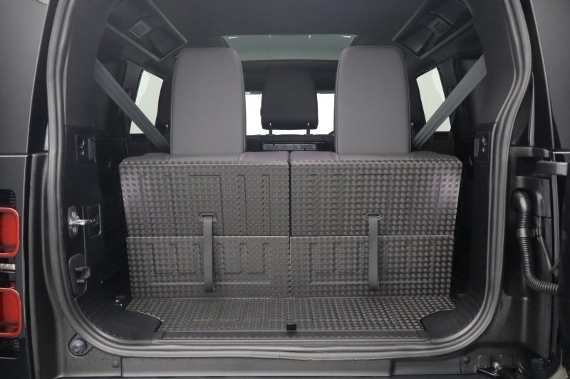 2024 (24) LAND ROVER DEFENDER 3.0 D250 X-Dynamic SE 110 5dr Auto [7 Seat] 5678097