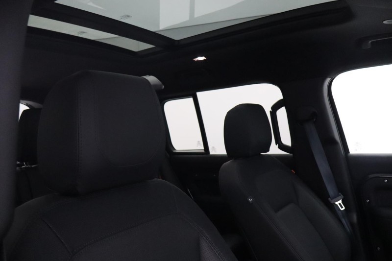 2024 (24) LAND ROVER DEFENDER 3.0 D250 X-Dynamic SE 110 5dr Auto [7 Seat] 5678106
