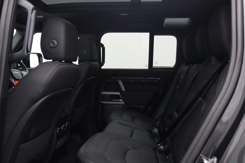 2024 (24) LAND ROVER DEFENDER 3.0 D250 X-Dynamic SE 110 5dr Auto [7 Seat] 5678085