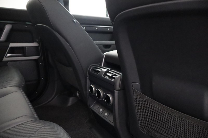 2024 (24) LAND ROVER DEFENDER 3.0 D250 X-Dynamic SE 110 5dr Auto [7 Seat] 5678102