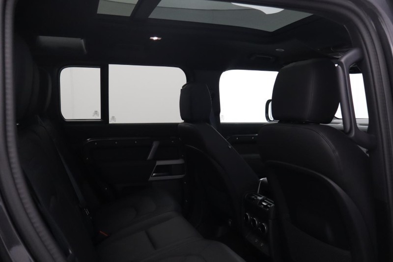 2024 (24) LAND ROVER DEFENDER 3.0 D250 X-Dynamic SE 110 5dr Auto [7 Seat] 5678101