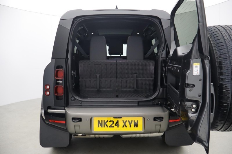 2024 (24) LAND ROVER DEFENDER 3.0 D250 X-Dynamic SE 110 5dr Auto [7 Seat] 5678096