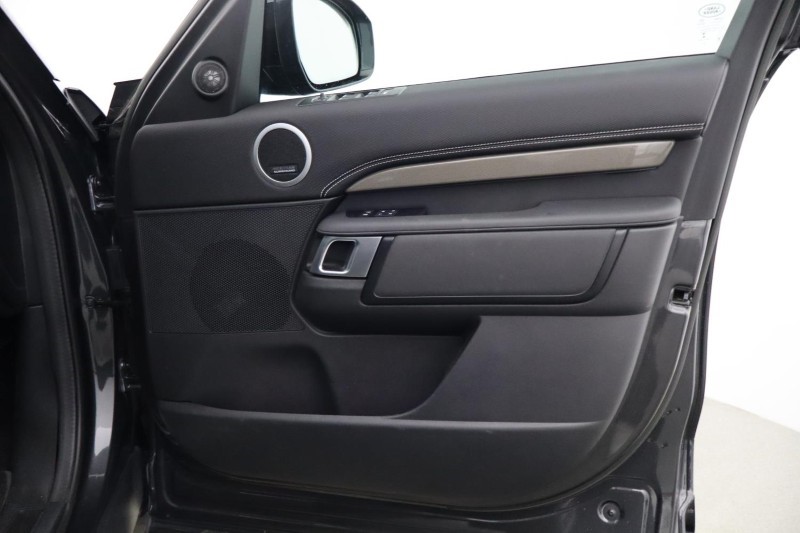 2022 (22) LAND ROVER DISCOVERY 3.0 D300 Metropolitan Edition 5dr Auto 5648003