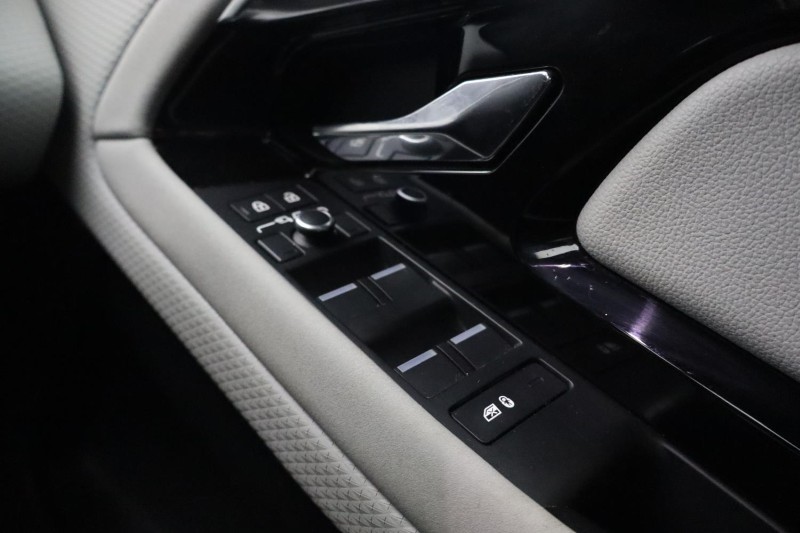 2021 (21) LAND ROVER RANGE ROVER EVOQUE 2.0 D200 R-Dynamic S 5dr Auto 5653870